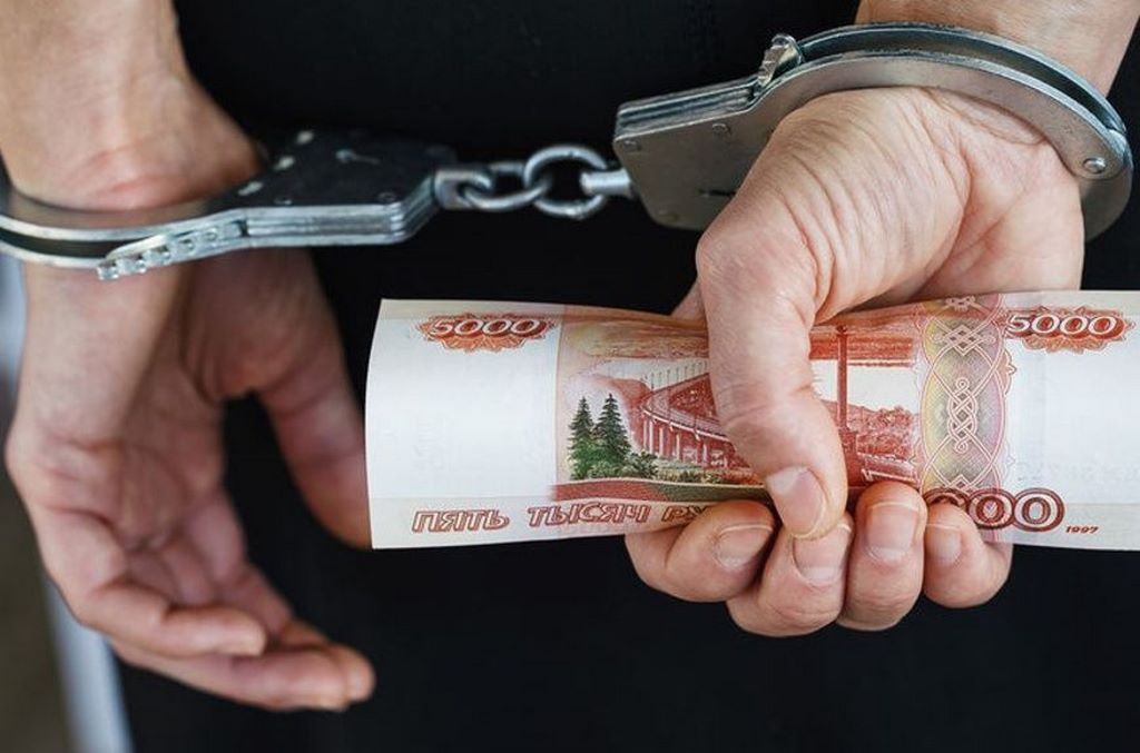 Иностранец попытался дать взятку полицейскому в Дагестане, возбуждено дело