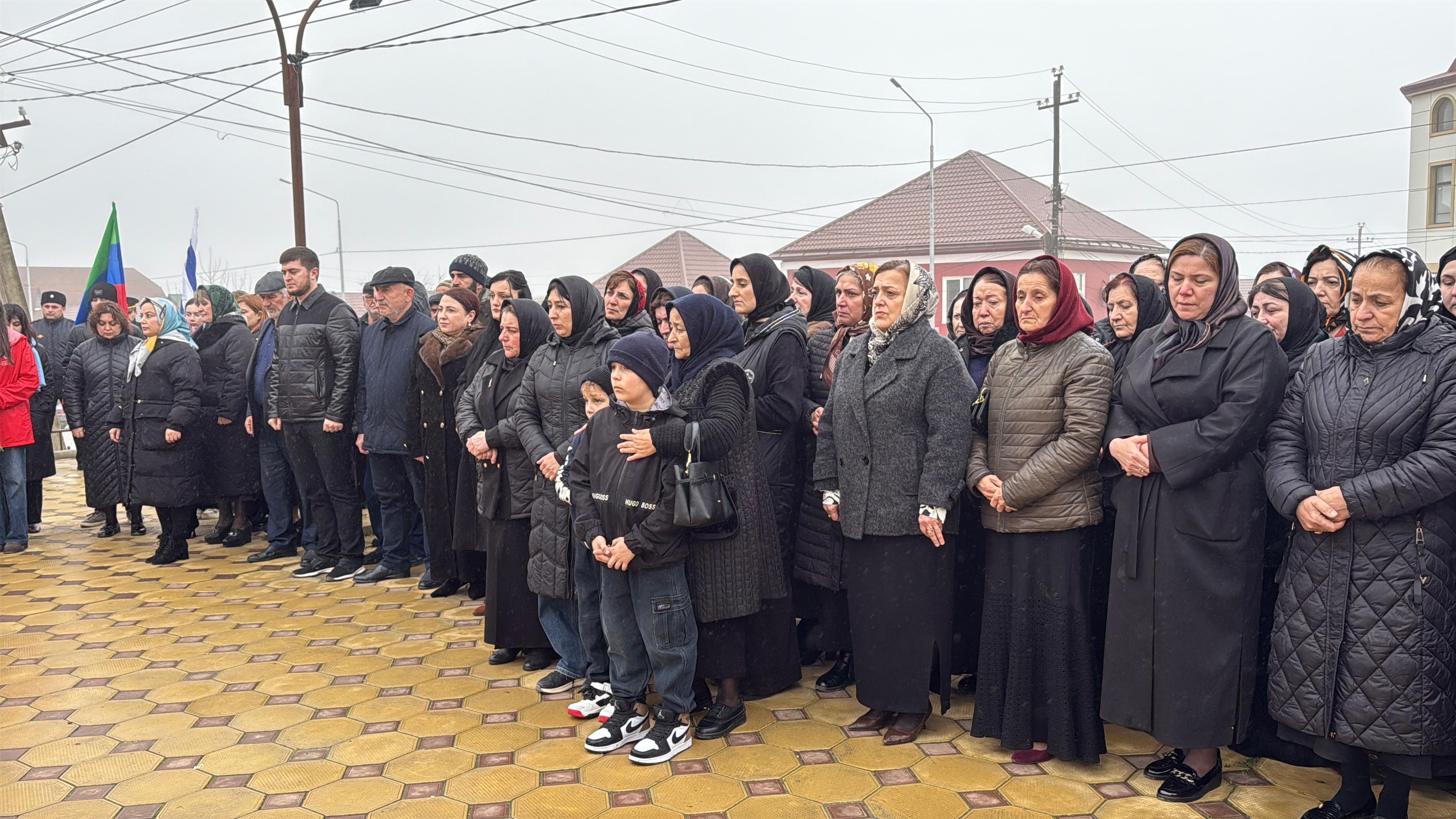 В День Героев Отечества в Сергокалинском районе открыли мемориальные плиты