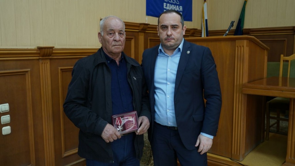 В Каякентском районе передали награды родственникам погибших на СВО бойцов