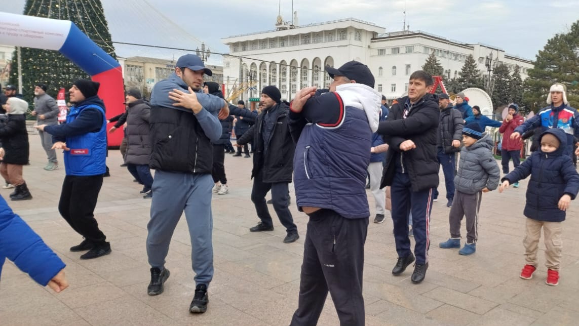 На центральной площади Махачкалы прошла массовая зарядка