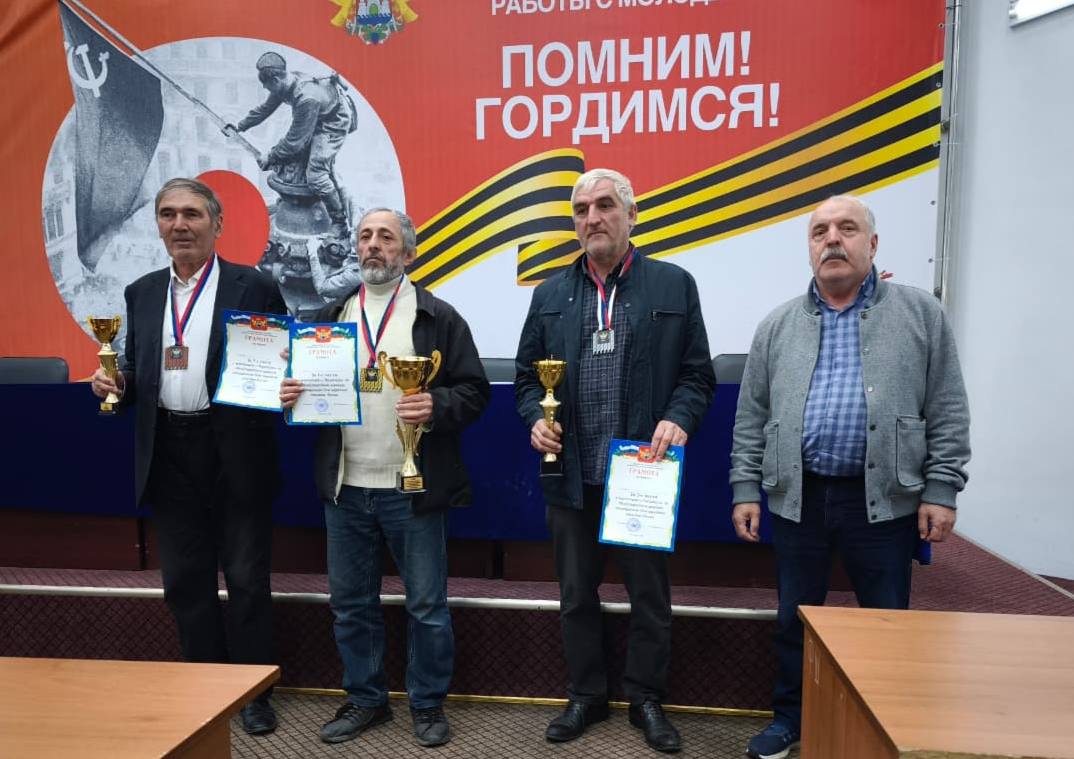 В Махачкале провели турнир по шашкам ко Дню народного единства