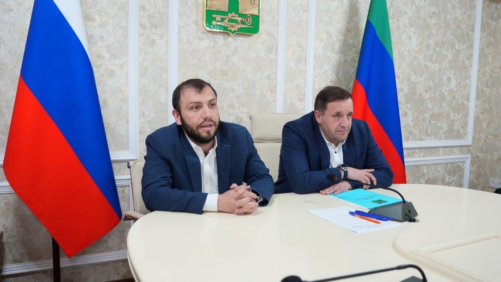 Церемония награждения отличившихся педагогов и школьников прошла в Хасавюрте