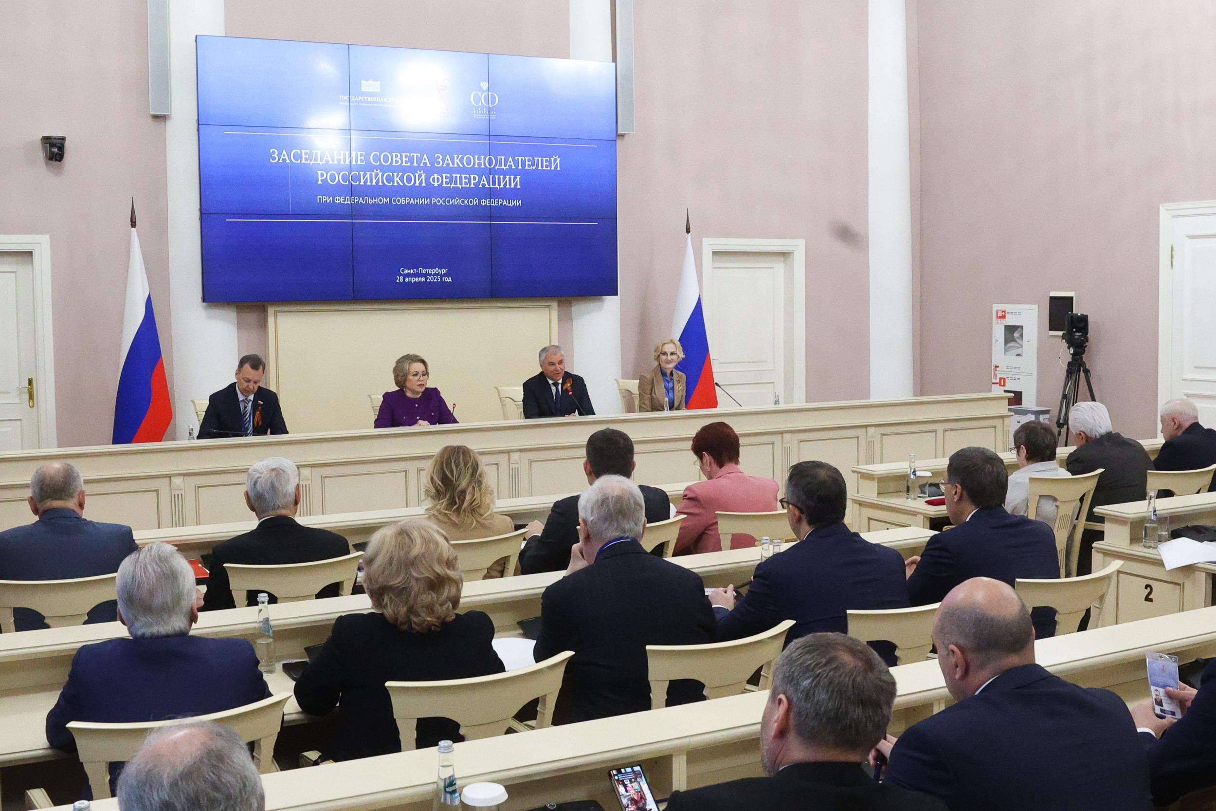 Члены Совета законодателей РФ обсудили широкий круг вопросов сферы образования и здравоохранения