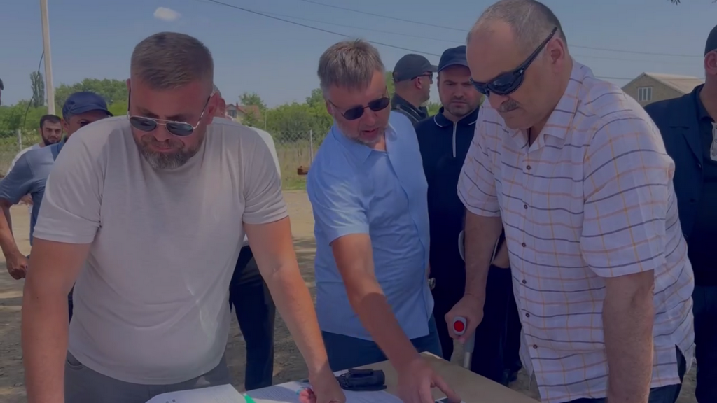 Сергей Меликов осмотрел строящийся лечебно-оздоровительный центр в Сулейман-Стальском районе