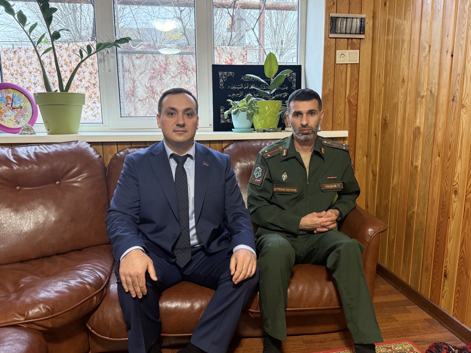 Депутат парламента Дагестана Осман Булатов навестил семьи участников СВО