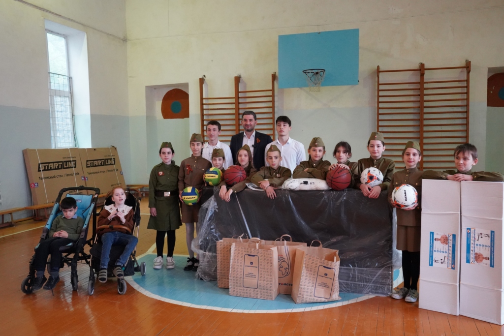 Глава Минэнерго Дагестана присоединился к акции «Сделай подарок родной школе»