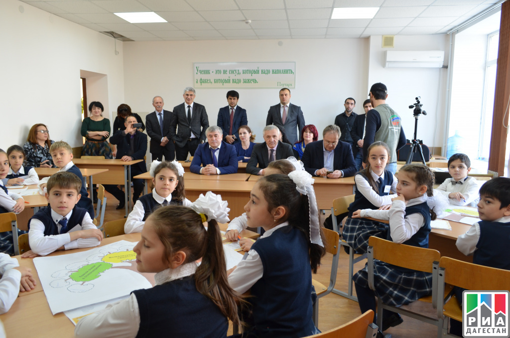 Моя школа дагестан. Все школы Дагестана. Образование и наука Дагестана. Фотографии школьного урока в Дагестане. Какая самая большая школа в Дагестане.