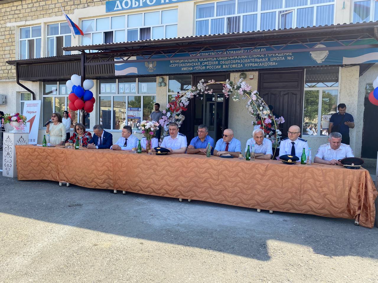 Нурбаганд Нурбагандов принял участие в торжественной линейке в Сергокалинской школе №2