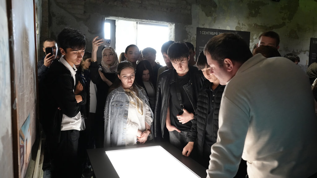 Школьники Казбековского района посетили Беслан и почтили память жертв трагедии