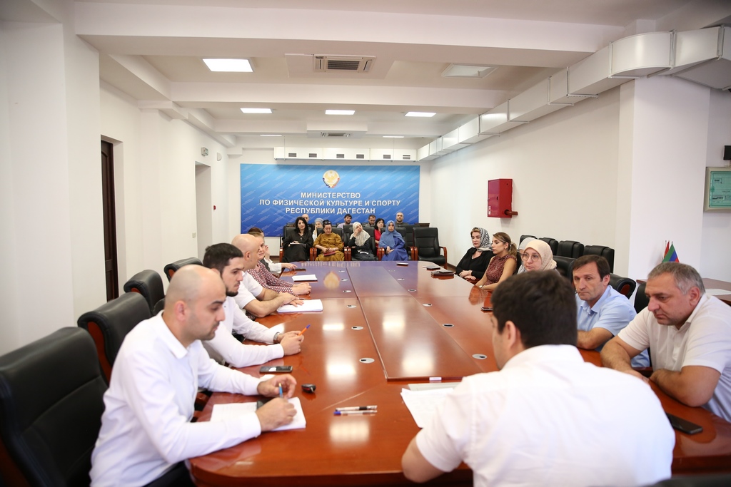 Сотрудникам Минспорта Дагестана помогли оформить «карту болельщика»