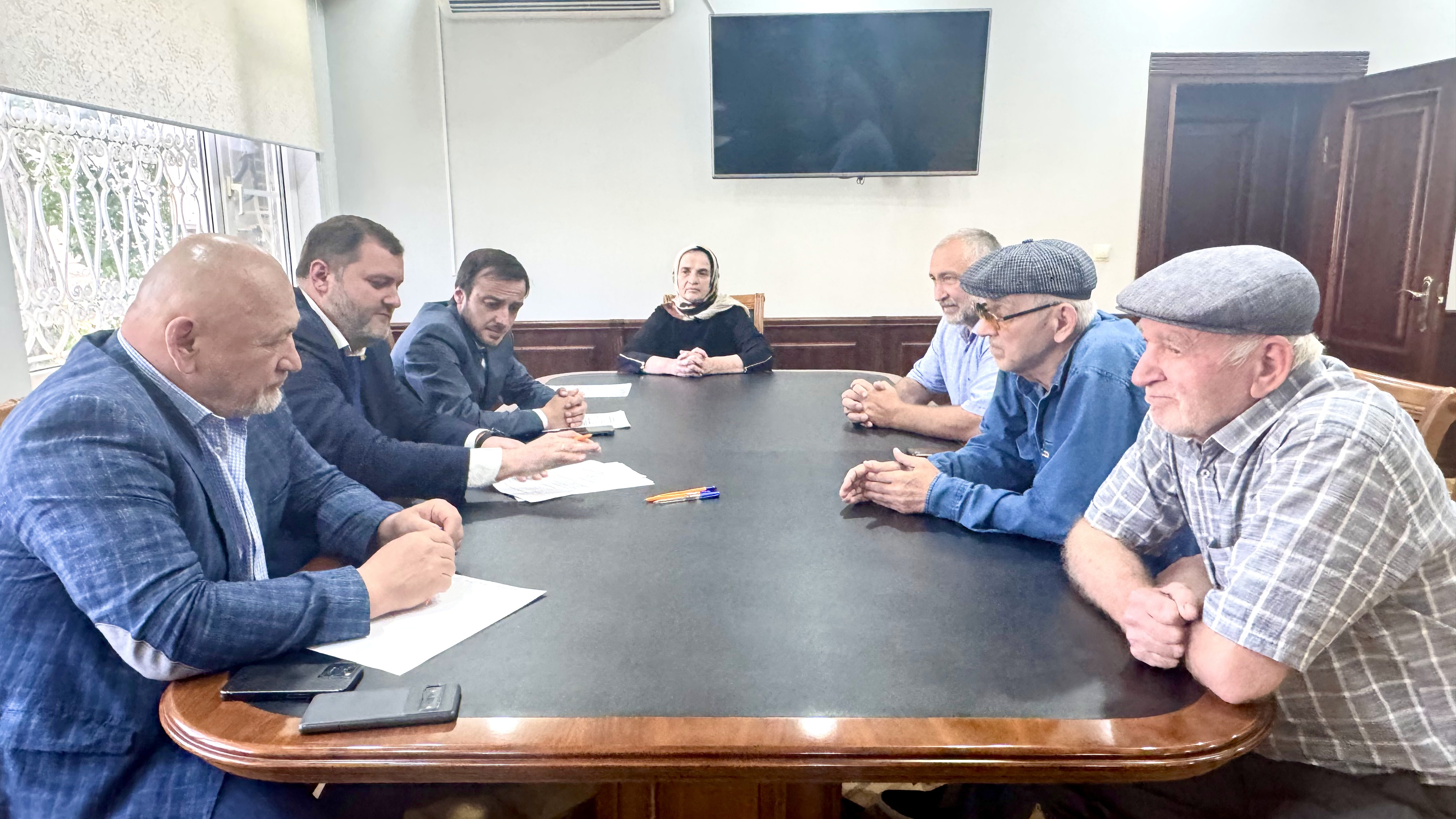 Министр здравоохранения Дагестана провел прием граждан в Унцукульском районе