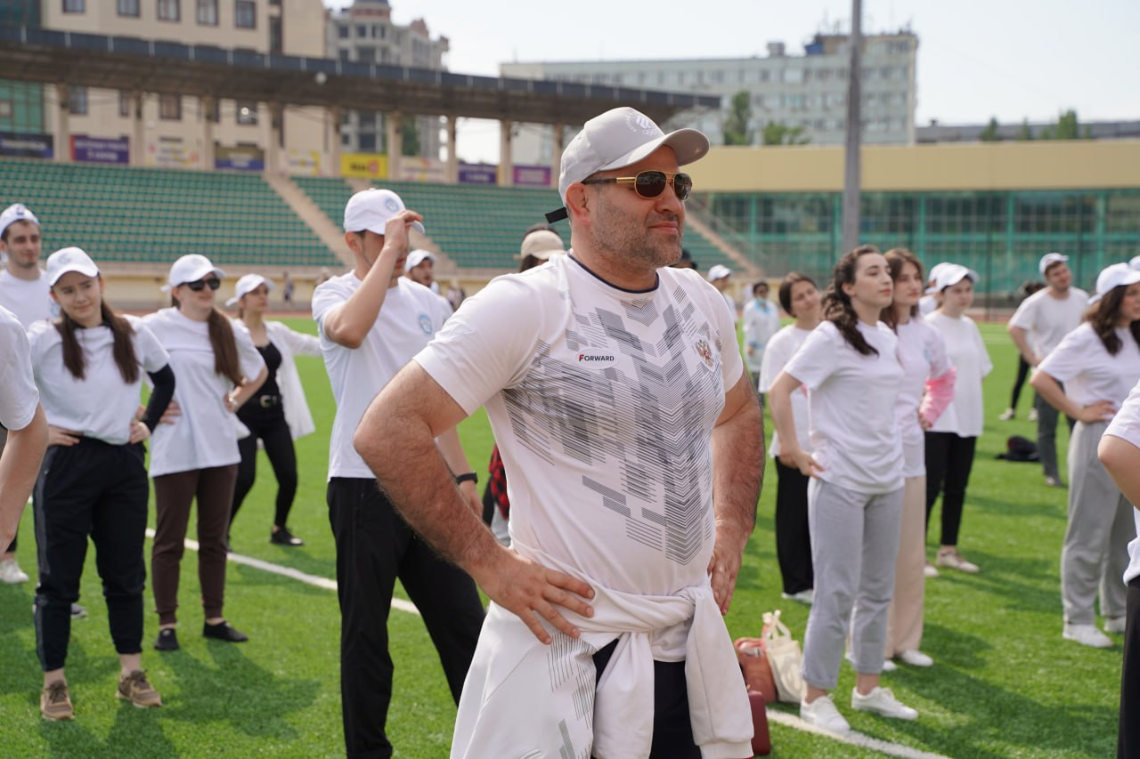 Сажид Сажидов поздравил работников спортивной отрасли с Днем физкультурника