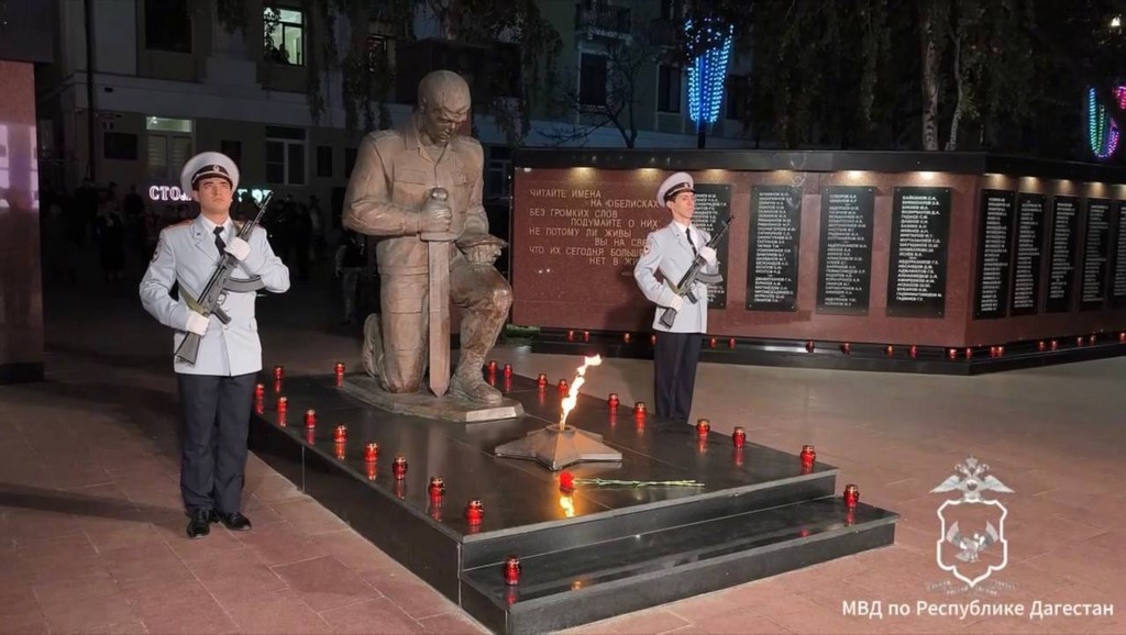 Сергей Меликов поздравил сотрудников внутренних дел Дагестана с профессиональным праздником