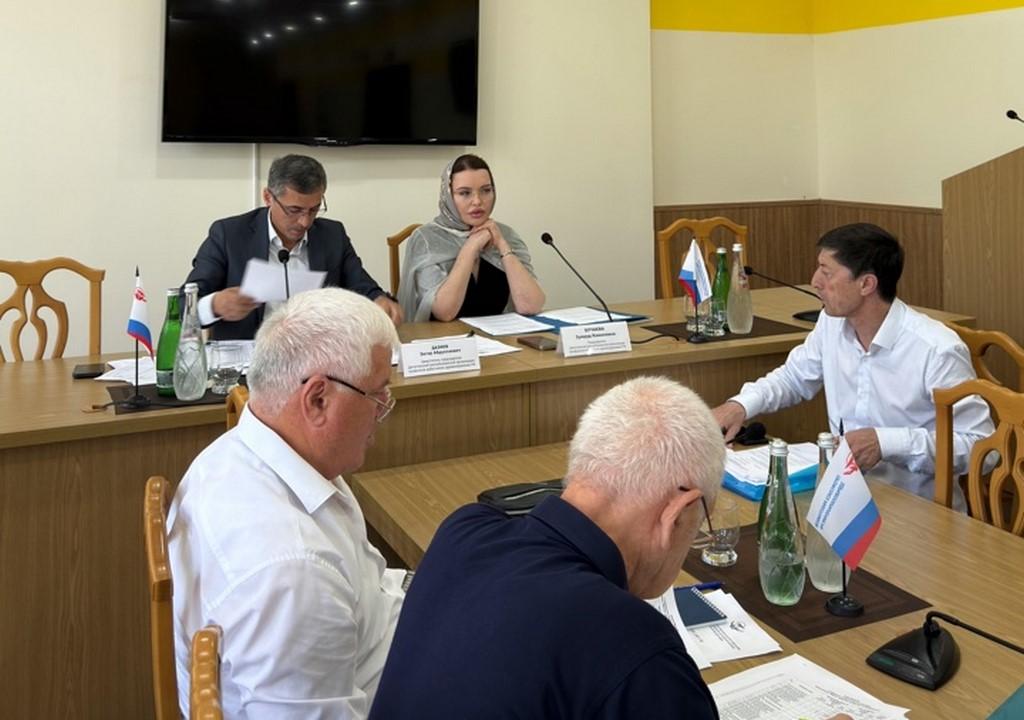 В Махачкале обсудили ключевые направления работы по поддержке медицинских работников