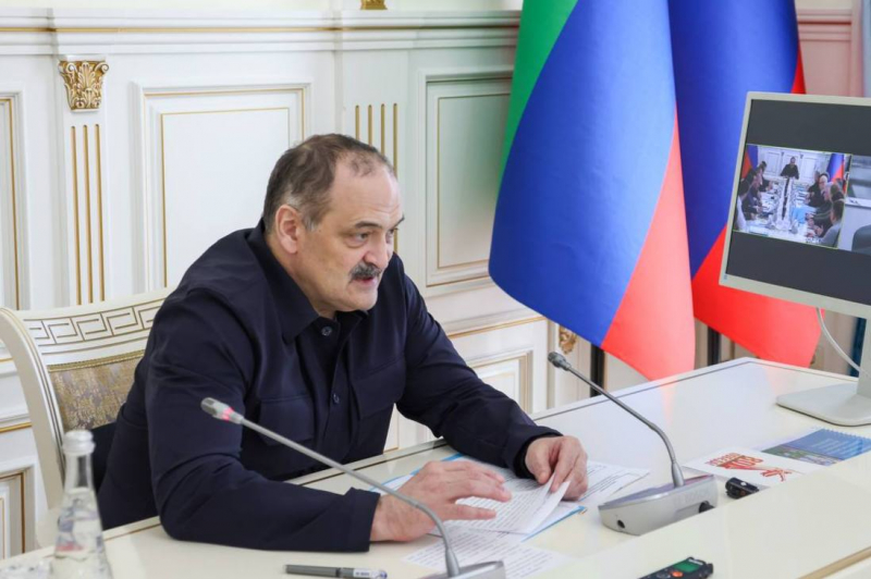 Сергей Меликов провел заседание Попечительского совета футбольного клуба «Динамо» (Махачкала)