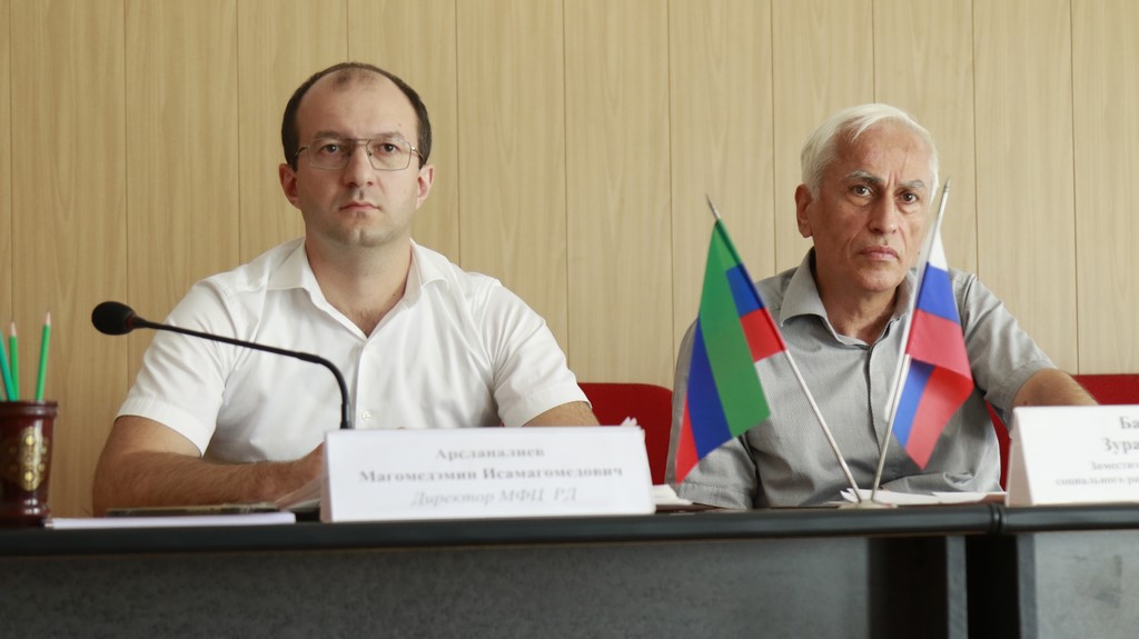 Минтруд Дагестана поручил усилить контроль за сроками назначения мер соцподдержки