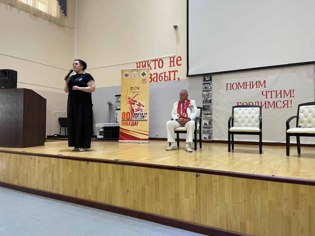 Герой России Загид Загидов провел встречу с учащимися Энергетического колледжа Каспийска