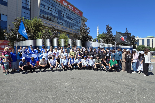 Росгвардейцы Дагестана приняли участие в праздновании Дня государственного флага