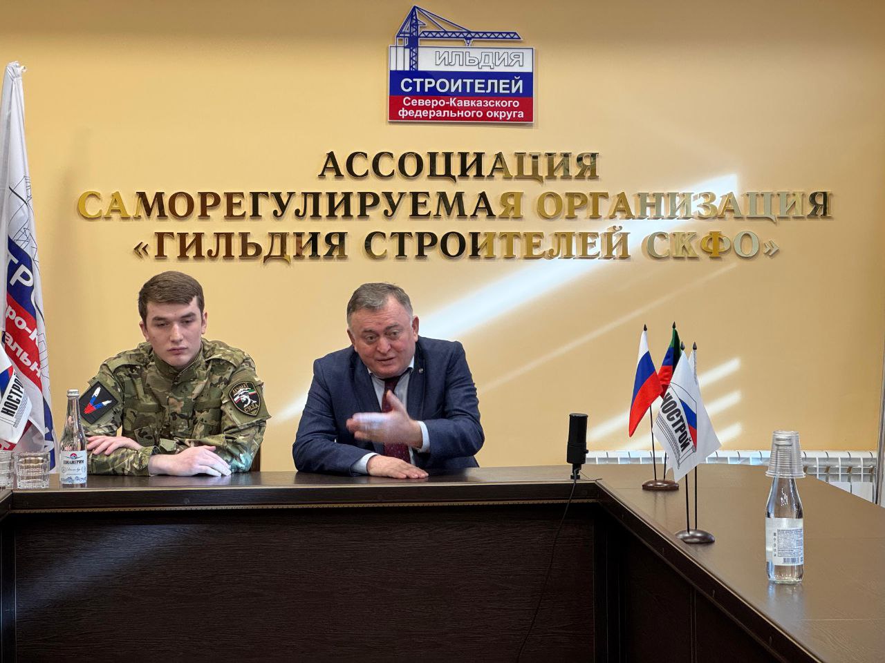 Встреча с участником СВО Исой Шахбановым прошла в Гильдии строителей СКФО