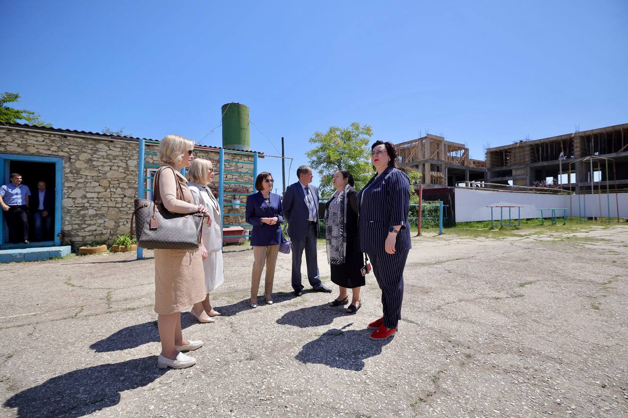 Уполномоченные по правам человека в РФ и РД посетили социальные объекты в сёлах Дагестана