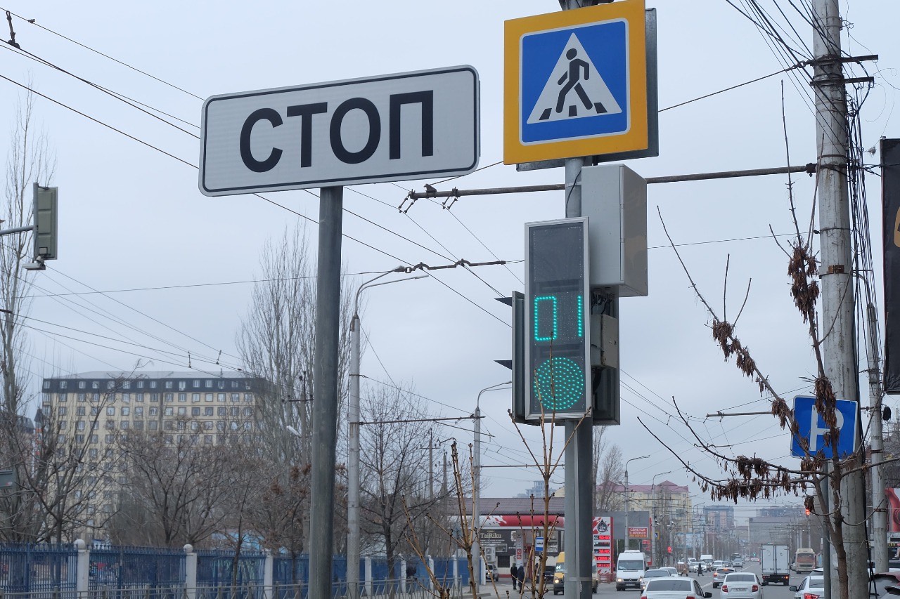 В Махачкале запустили новые светофорные объекты на двух центральных перекрестках