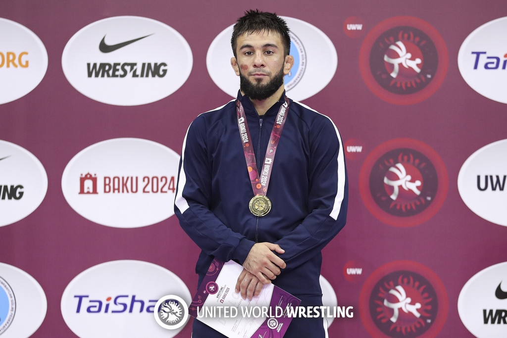 Борец Ибрагим Ибрагимов выиграл молодежный чемпионат мира
