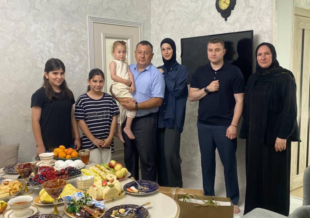 Артём Бичаев посетил семью героя СВО Азима Муслимова