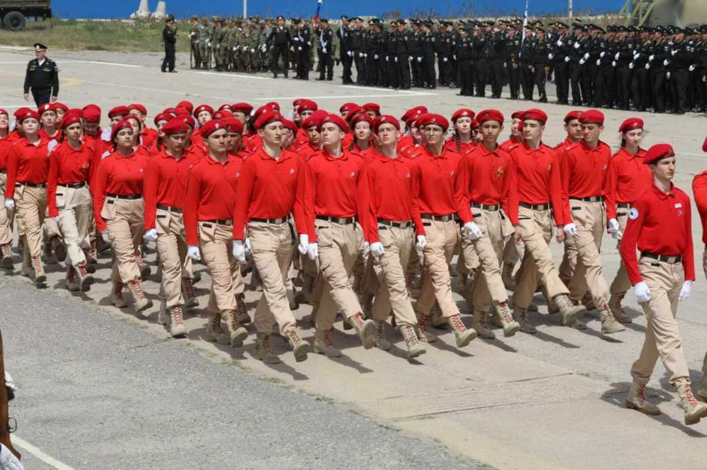 Кизлярские юнармейцы присоединились к республиканской акции «Знамя Победы»