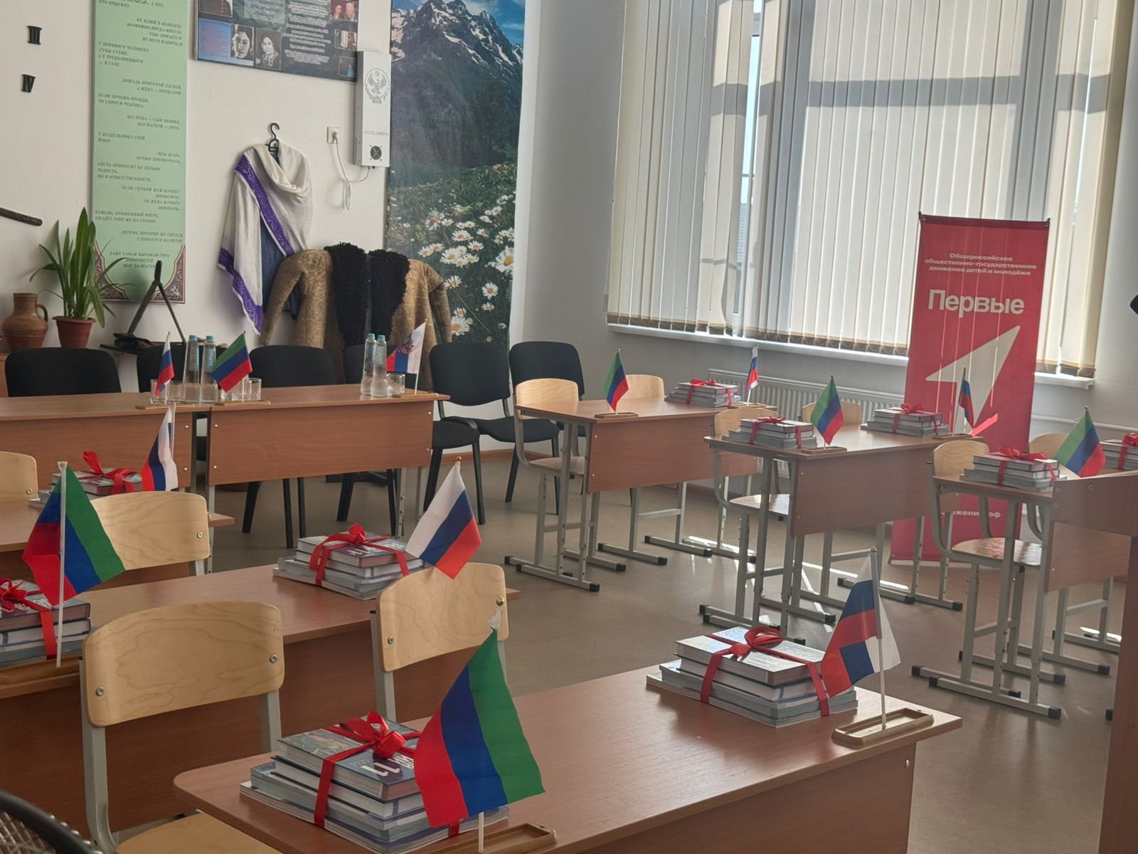 Школы Кизляра получили более 9 тысяч новых учебников истории