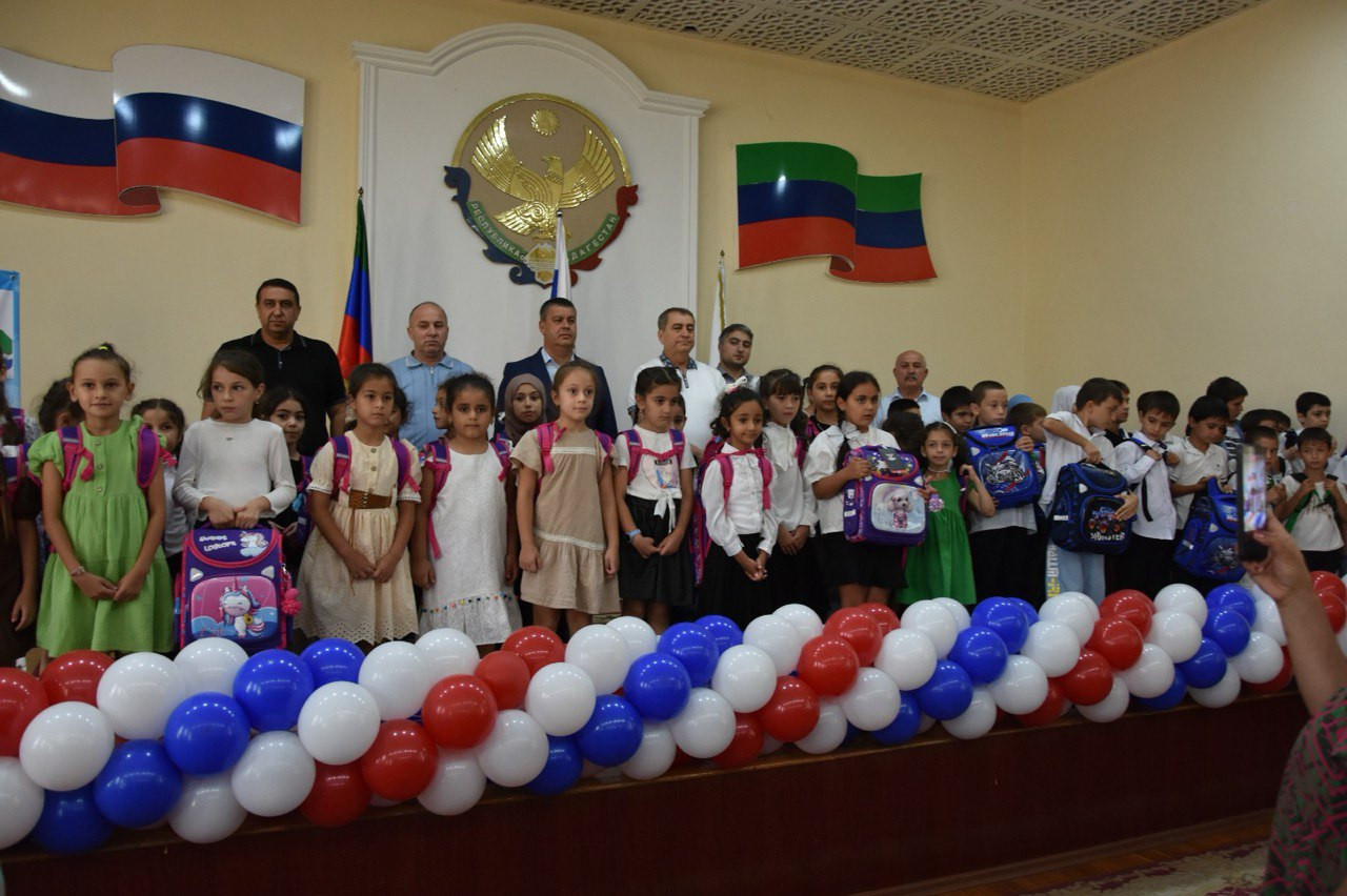 Более 3 тыс. первоклассников получили помощь от Минтруда РД