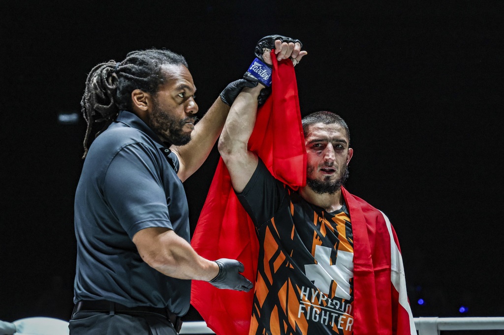 Алибег Расулов одержал победу на турнире ONE Fight Night 23