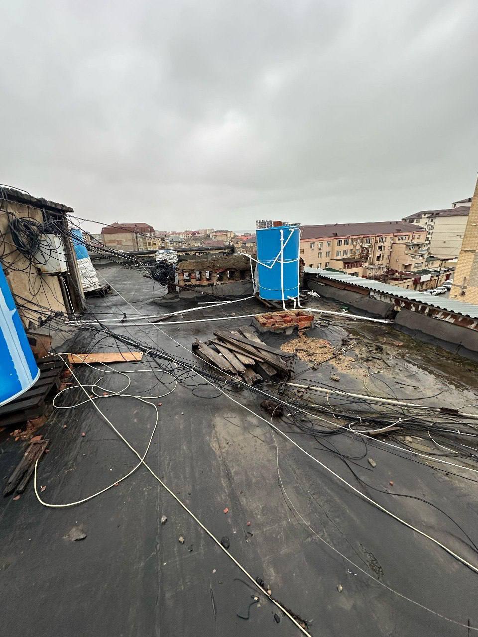 Пять многоквартирных домов Дербента обрели новые крыши в рамках капремонта