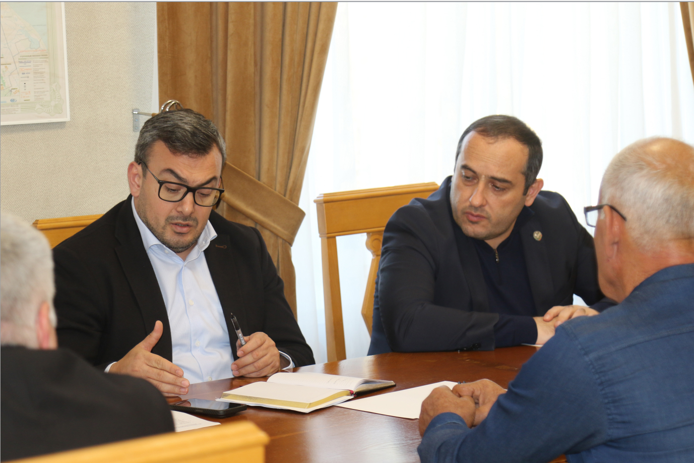 Врио министра труда РД выслушал обращения жителей Каякентского района