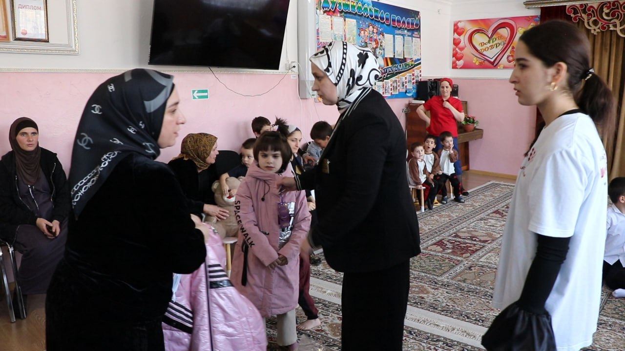 Фонд «Чистое сердце» оказал поддержку детям с ОВЗ из Казбековского района