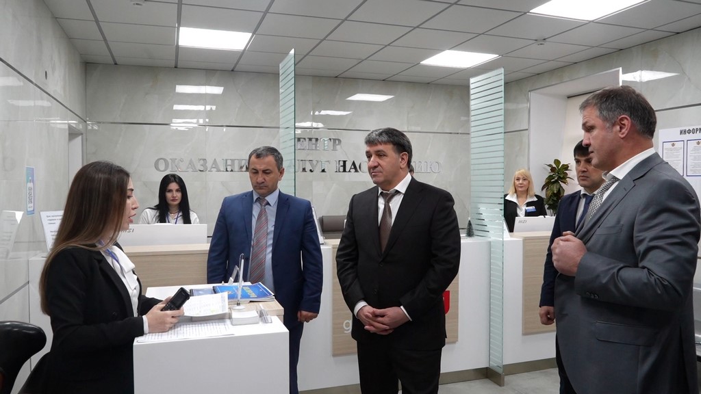 Джамбулат Салавов оценил работу администрации Ленинского района Махачкалы