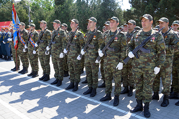 Парадный расчет сотрудников УФСИН принял участие в военном параде в Каспийске