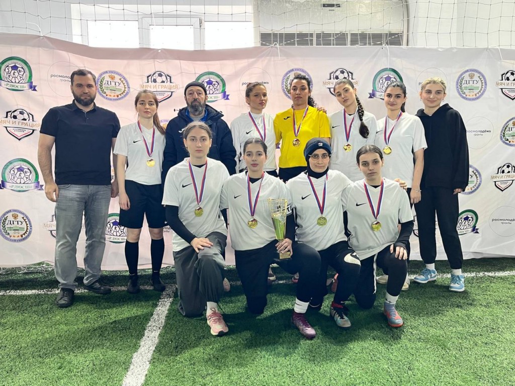 Каспийск принял фестиваль-турнир женского футбола «Мяч и Грация»