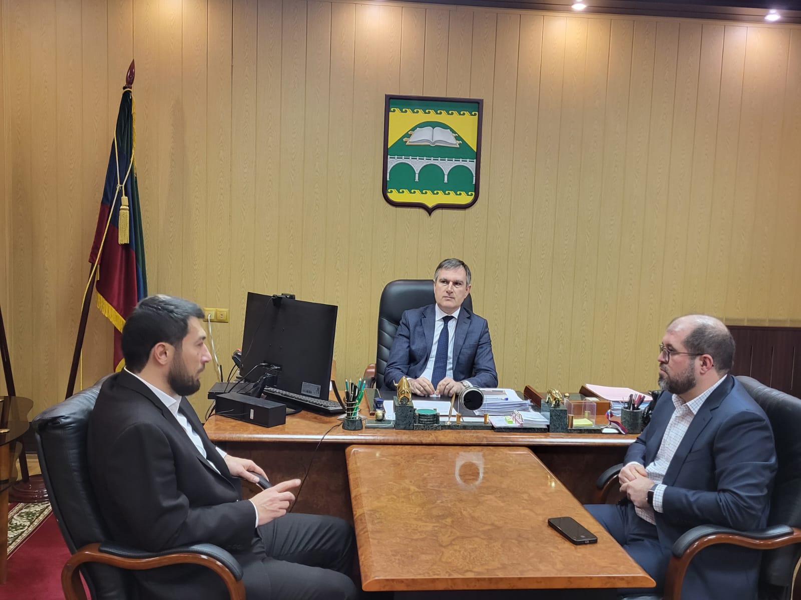 Развитие завода «Эксонор» обсудили в Сулейман-Стальском районе