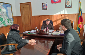 Глава Карабудахкентского района встретился с матерью участников СВО