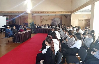 Школьники Махачкалы встретились с представителями Миннаца Дагестана