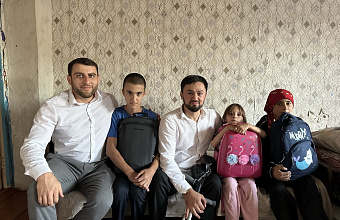 Единороссы Махачкалы приняли участие в акции «Собери ребенка в школу»