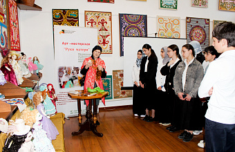 Молодежь Кайтагского района проходит обучение в этнодизайнерской студии