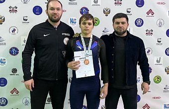 Еще один дагестанский штангист выиграл медаль на Первенстве России