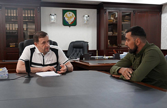 В рамках приема граждан глава Хасавюрта Корголи Корголиев встретился с ветераном СВО