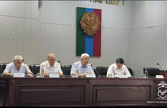 65 выпускников вузов системы МВД получили в Дагестане служебные удостоверения