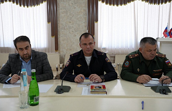 Муслим Телякавов провел совещание по вопросу осеннего призыва в Хасавюрте