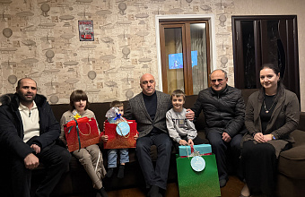 Глава Сергокалинского района присоединился к «Ёлке желаний»