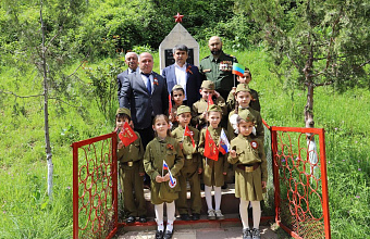 Магомед Курбанов принял участие в торжественном мероприятии ко Дню Победы в Рушульской школе