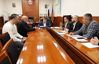 Глава Табасаранского района провел прием граждан совместно с руководителем ДРОО «Память гор»