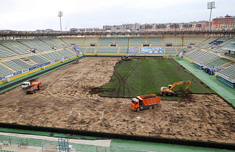 На «Анжи-Арене» меняют газон